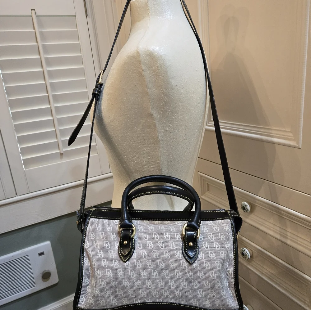 Dooney & Bourke Black Leather Classic DB Vintage LOGO Tote Satchel Purse - Picture 3 of 10